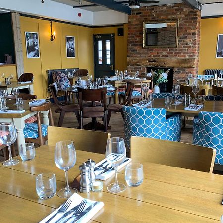 The Kings Head Inn, Home Of The Acle Steak Екстериор снимка