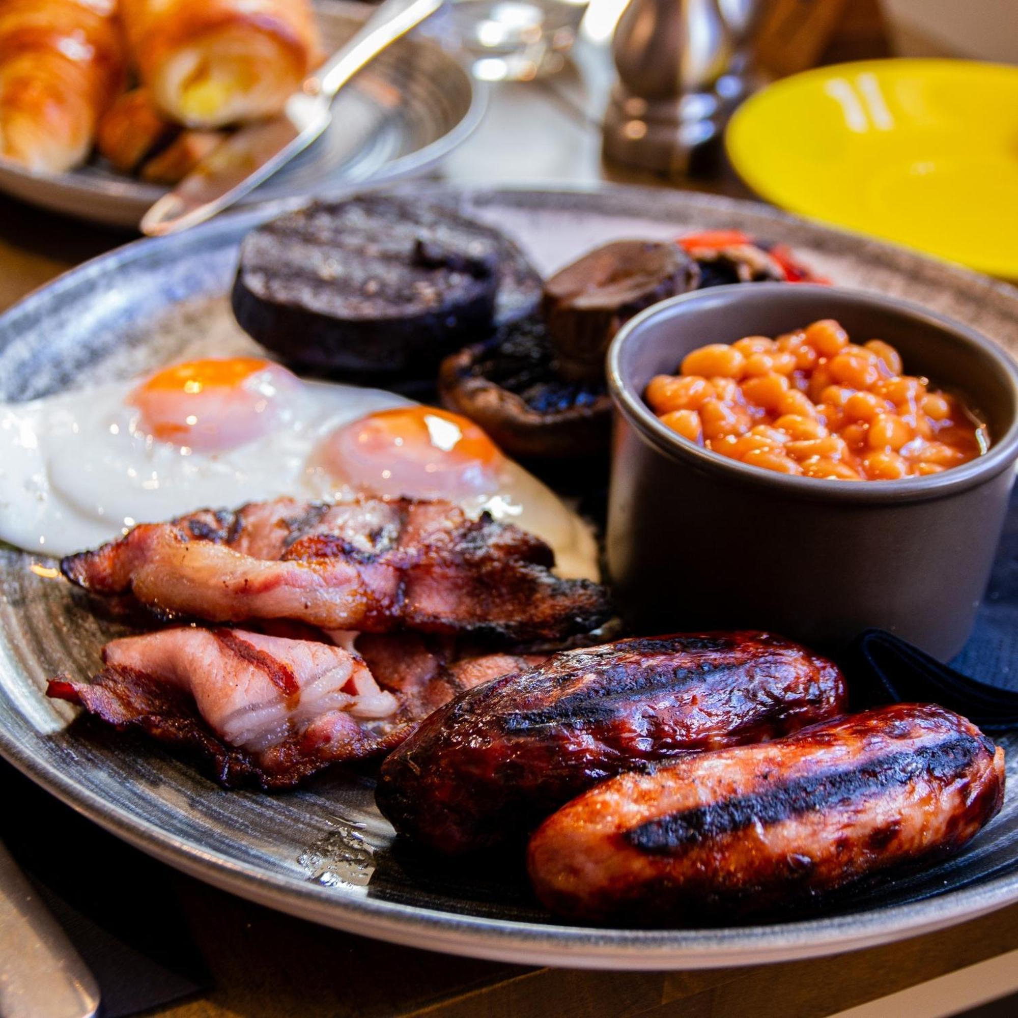 The Kings Head Inn, Home Of The Acle Steak Екстериор снимка
